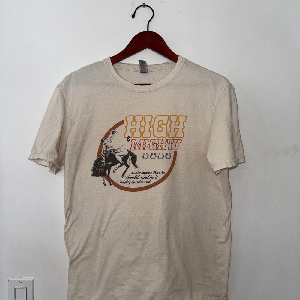 Vintage Style Western Graphic Tee | Cowboy Rodeo | Distressed/Worn Look | L